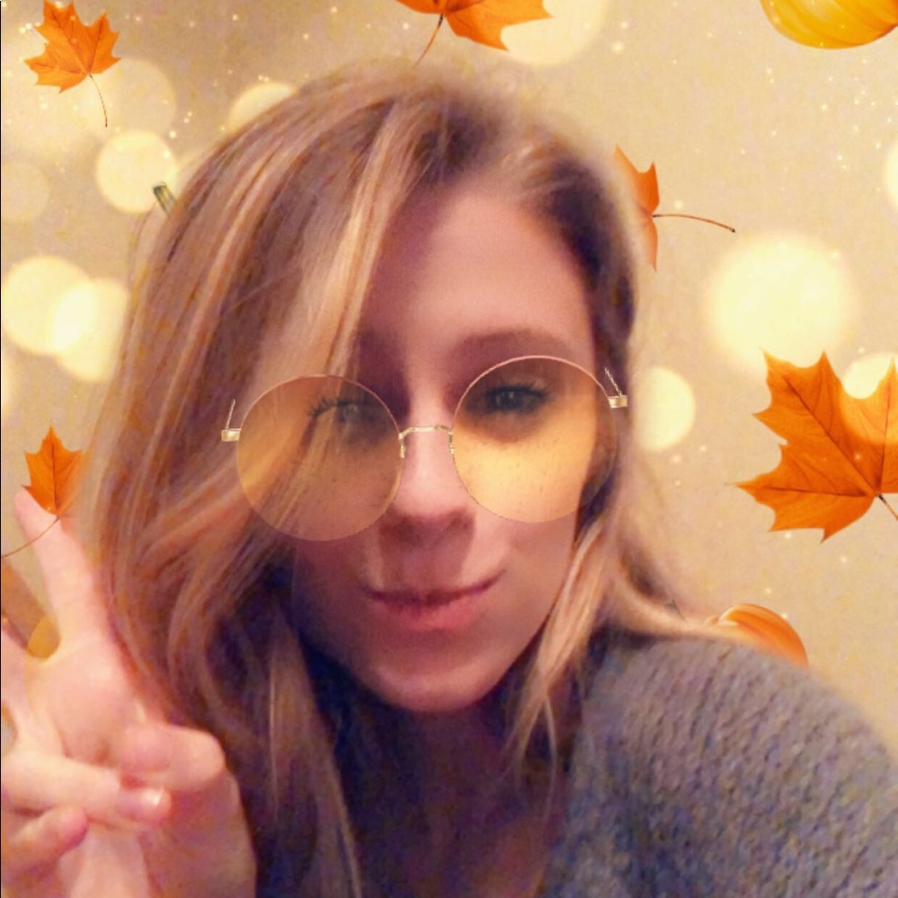 Meet your Posher, Caitlin